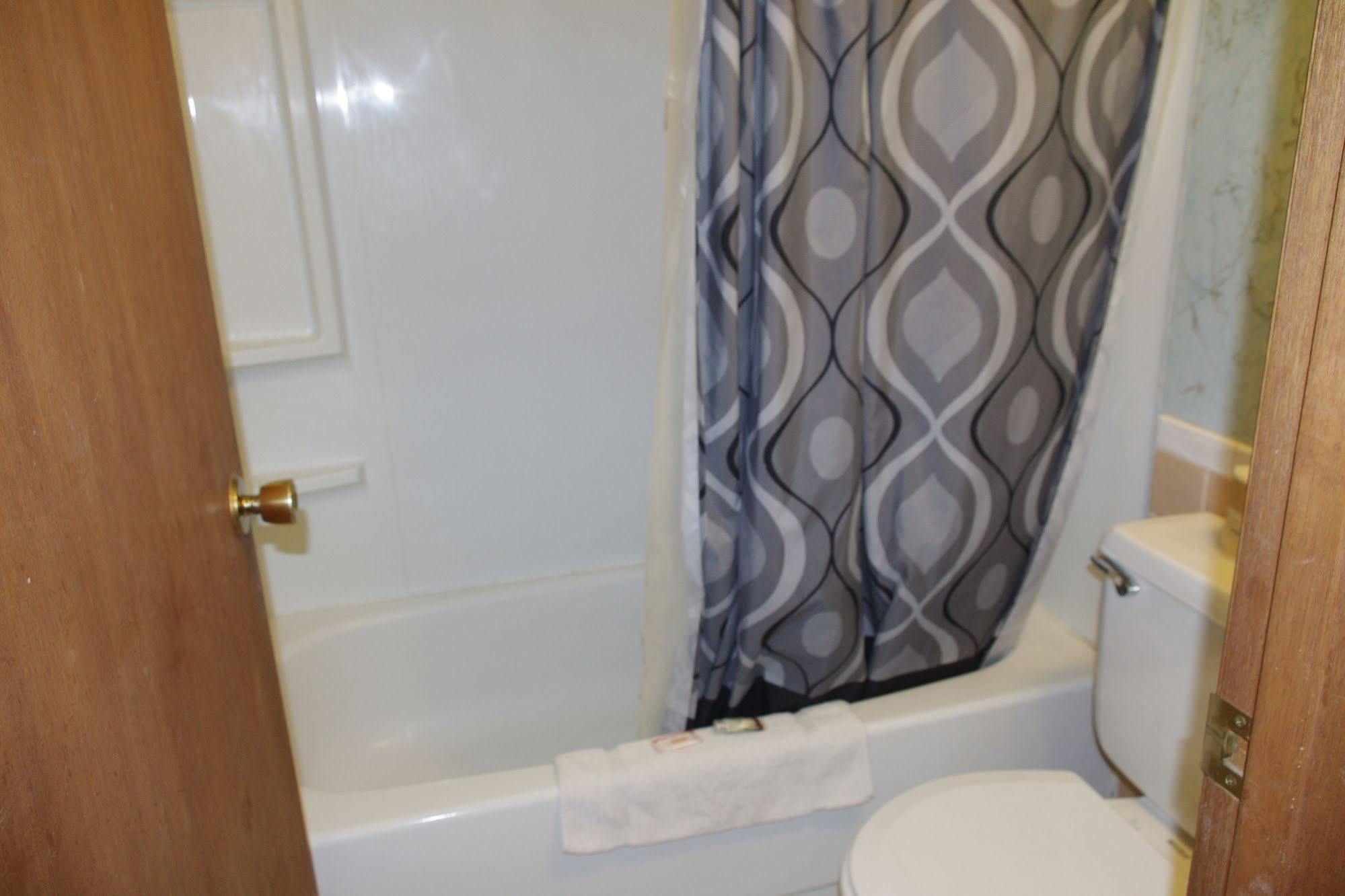 جورجيا Love Hotels Western Holiday By Oyo At Harlan Lake Ne المظهر الخارجي الصورة